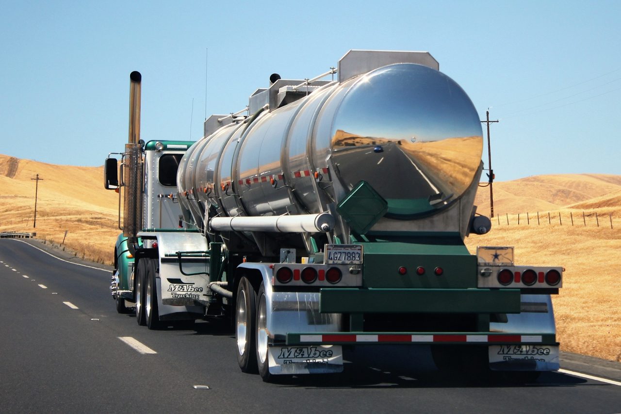 truck-1181063_1920-1.jpg